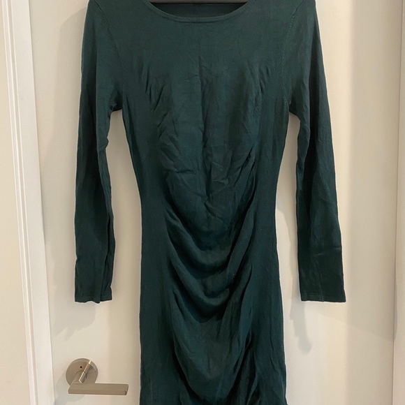 😁 Forest green body con dress with rushing - Picture 1 of 3